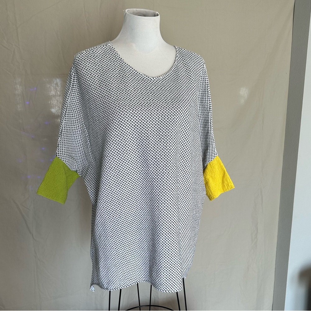 Gray & Black V-Neck Sweater with Contrast Cuffs yellow green Margaret Winters 2X